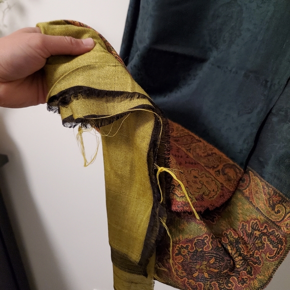 Woven Pattern Scarf - Picture 5 of 6